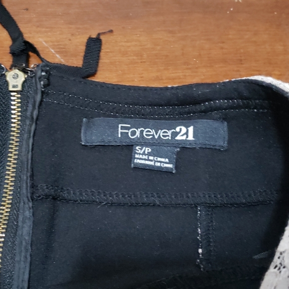 Forever21 embroidered skirt - Picture 3 of 3